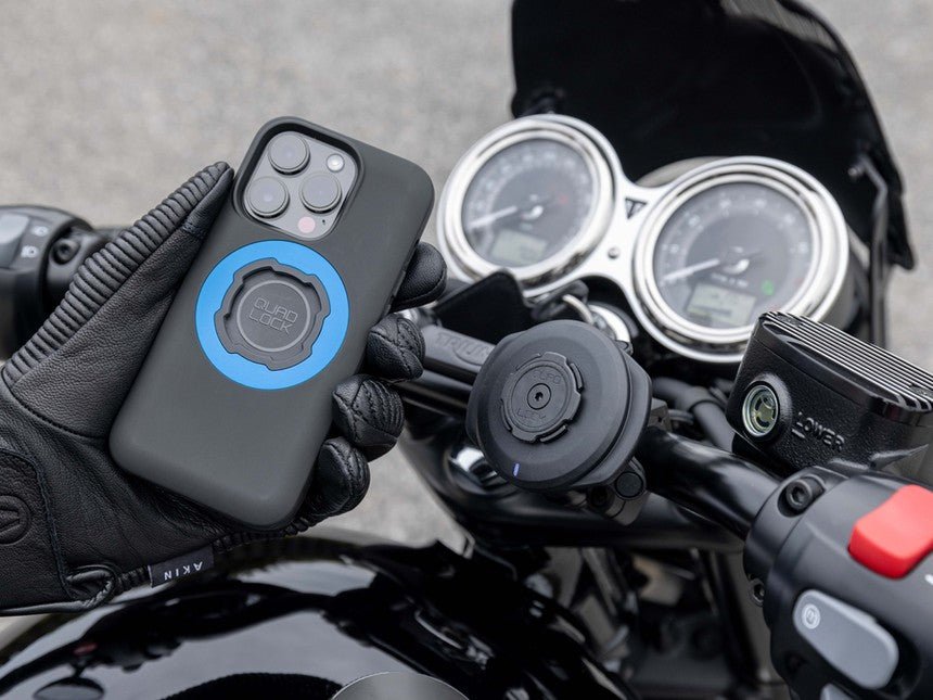 Weatherproof wireless Charging - MAKINA MOTO