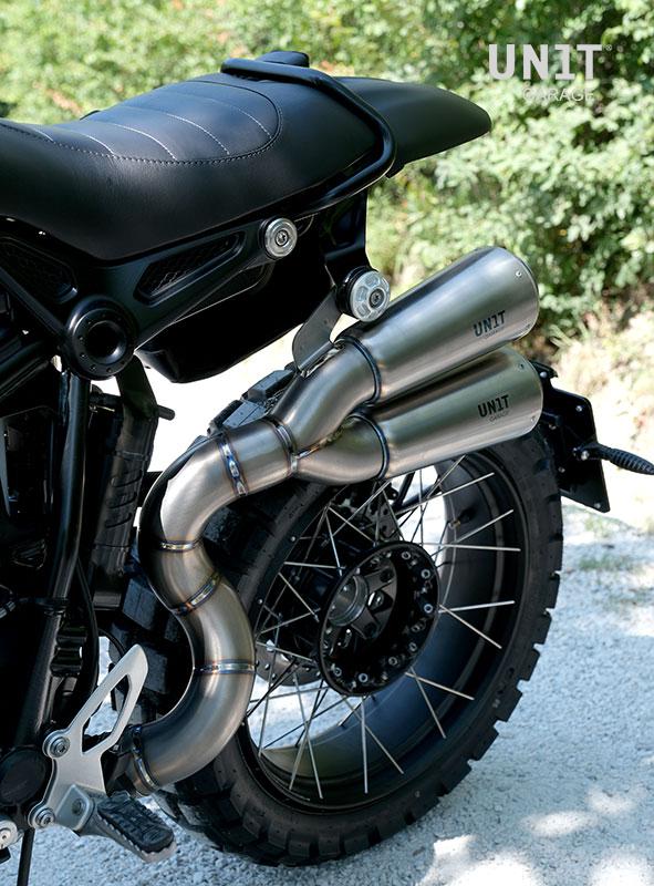 DOUBLE HIGH PIPE NINE T SCRAMBLER WITH VISIBLE WELDING (silencer in titanium with end cap grill) - MAKINA MOTO