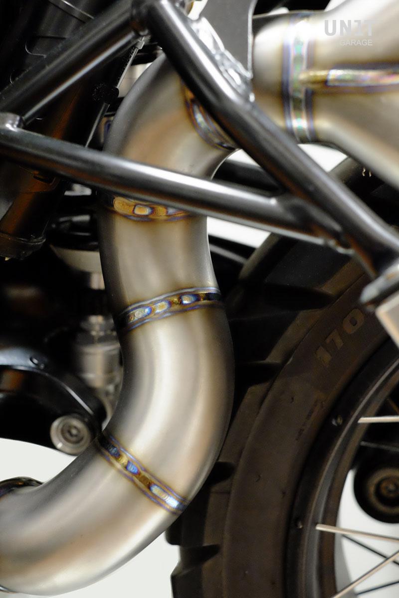 DOUBLE HIGH PIPE NINE T SCRAMBLER WITH VISIBLE WELDING (silencer in titanium with end cap grill) - MAKINA MOTO